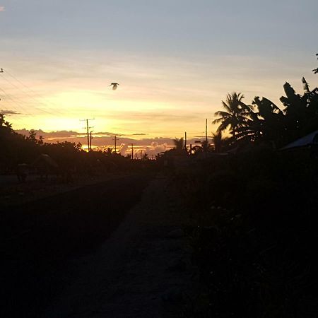 Tailua Beach Fales Manase Екстер'єр фото