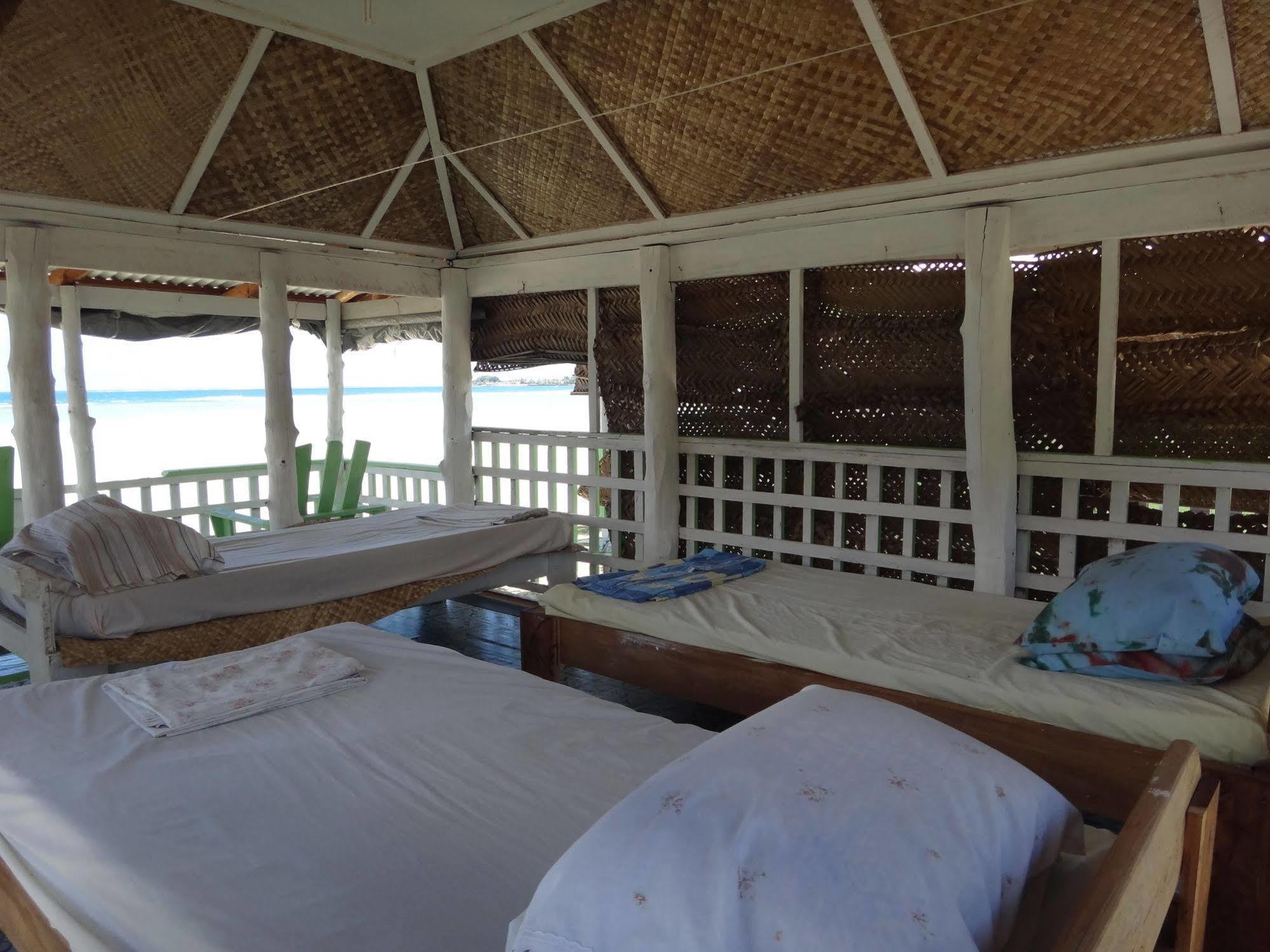 Tailua Beach Fales Manase Екстер'єр фото