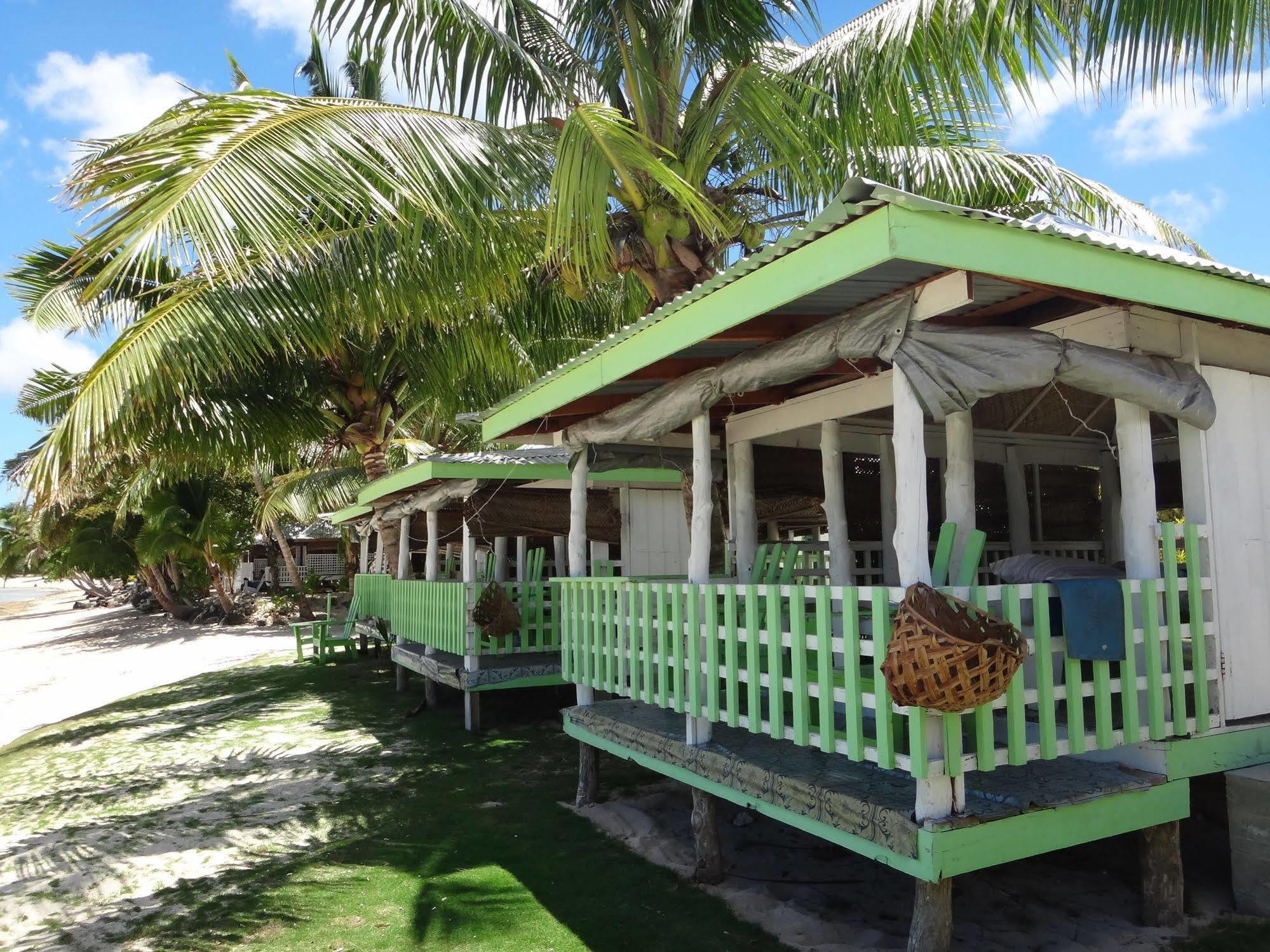 Tailua Beach Fales Manase Екстер'єр фото