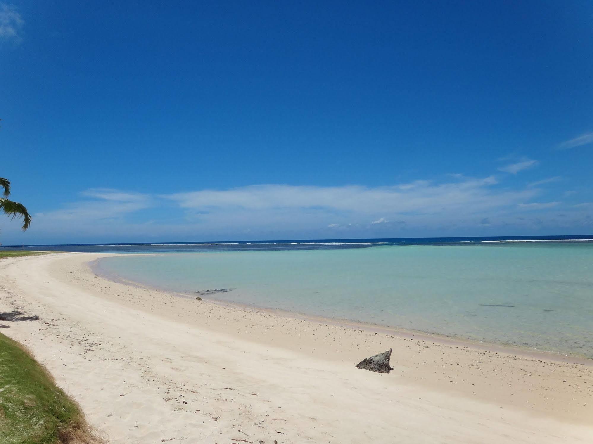 Tailua Beach Fales Manase Екстер'єр фото