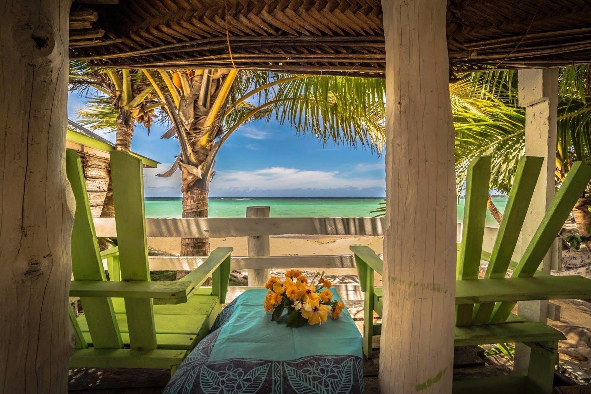 Tailua Beach Fales Manase Екстер'єр фото