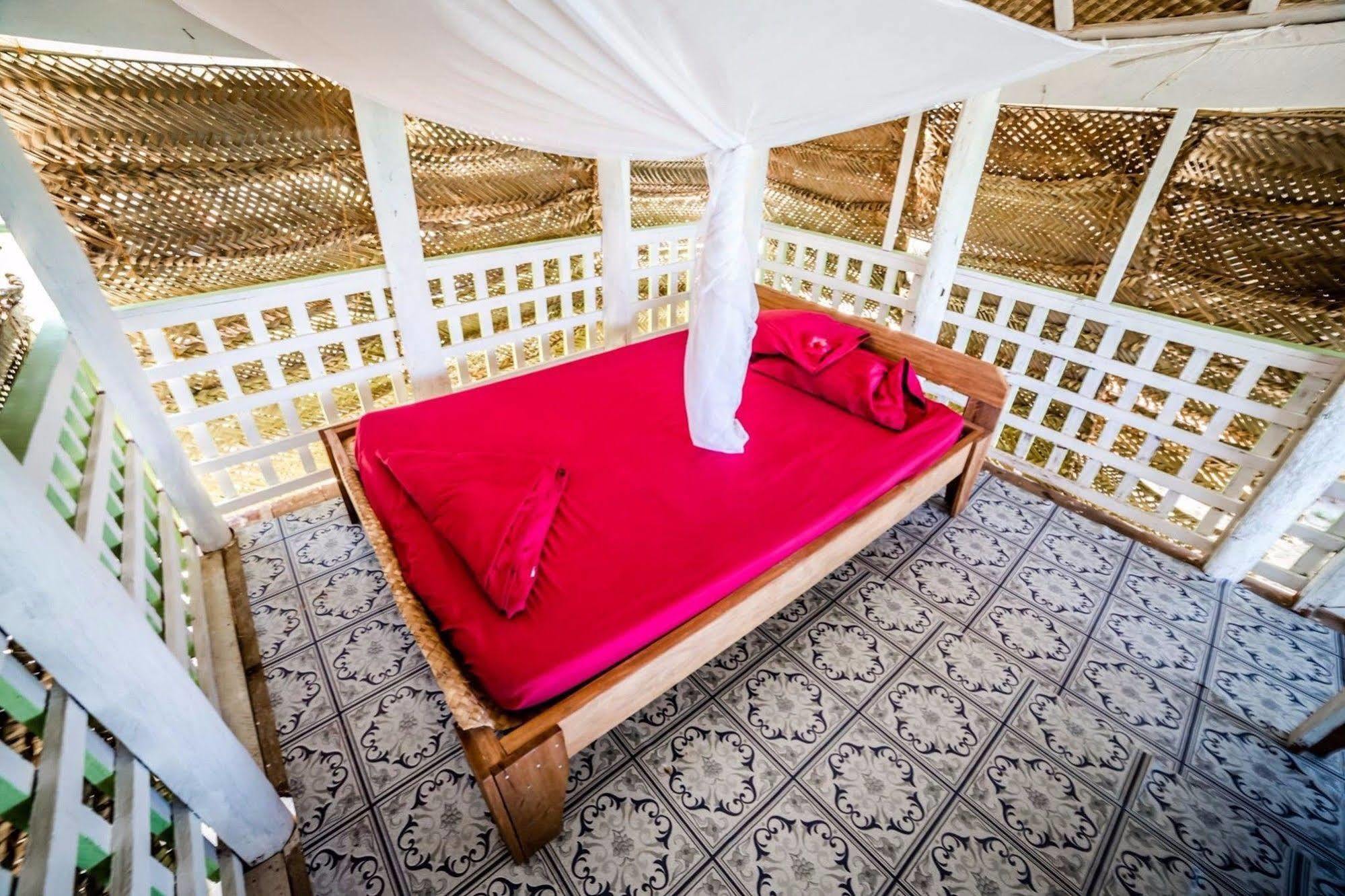 Tailua Beach Fales Manase Екстер'єр фото