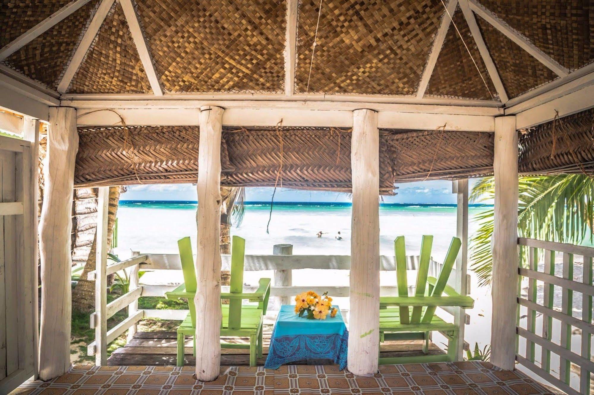 Tailua Beach Fales Manase Екстер'єр фото