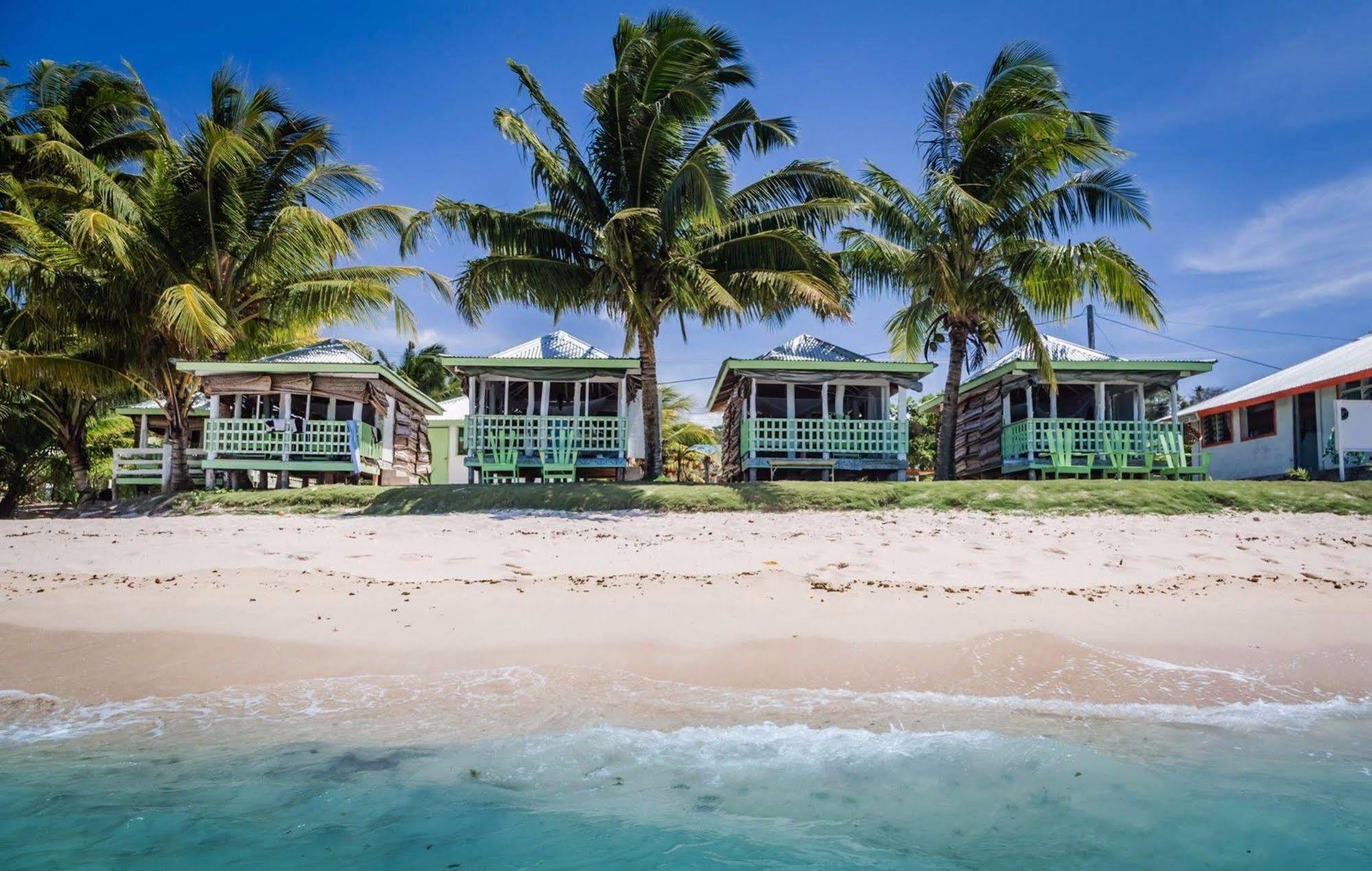 Tailua Beach Fales Manase Екстер'єр фото