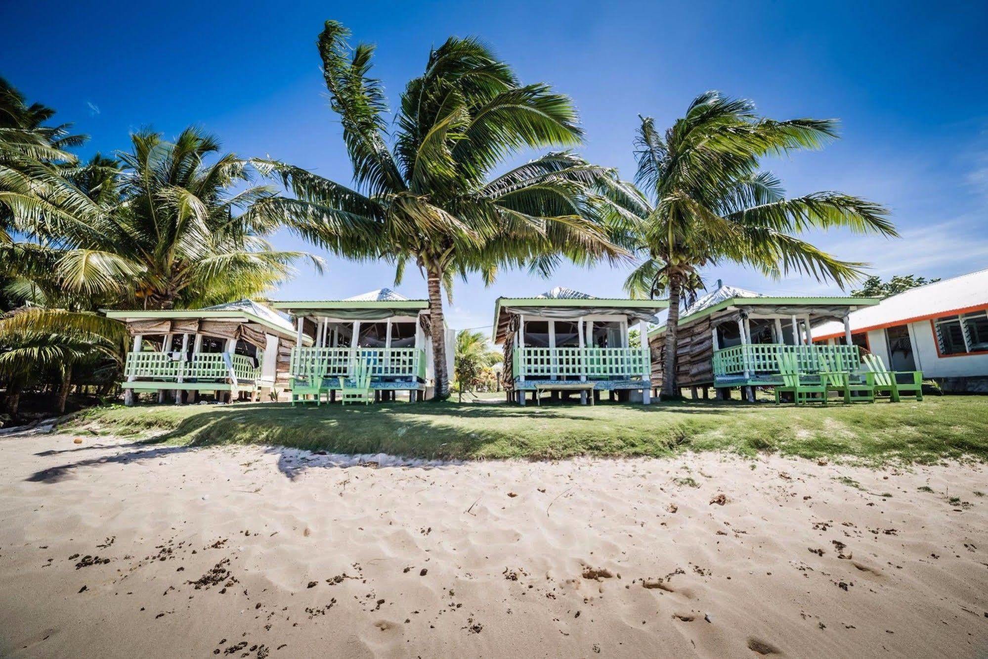 Tailua Beach Fales Manase Екстер'єр фото