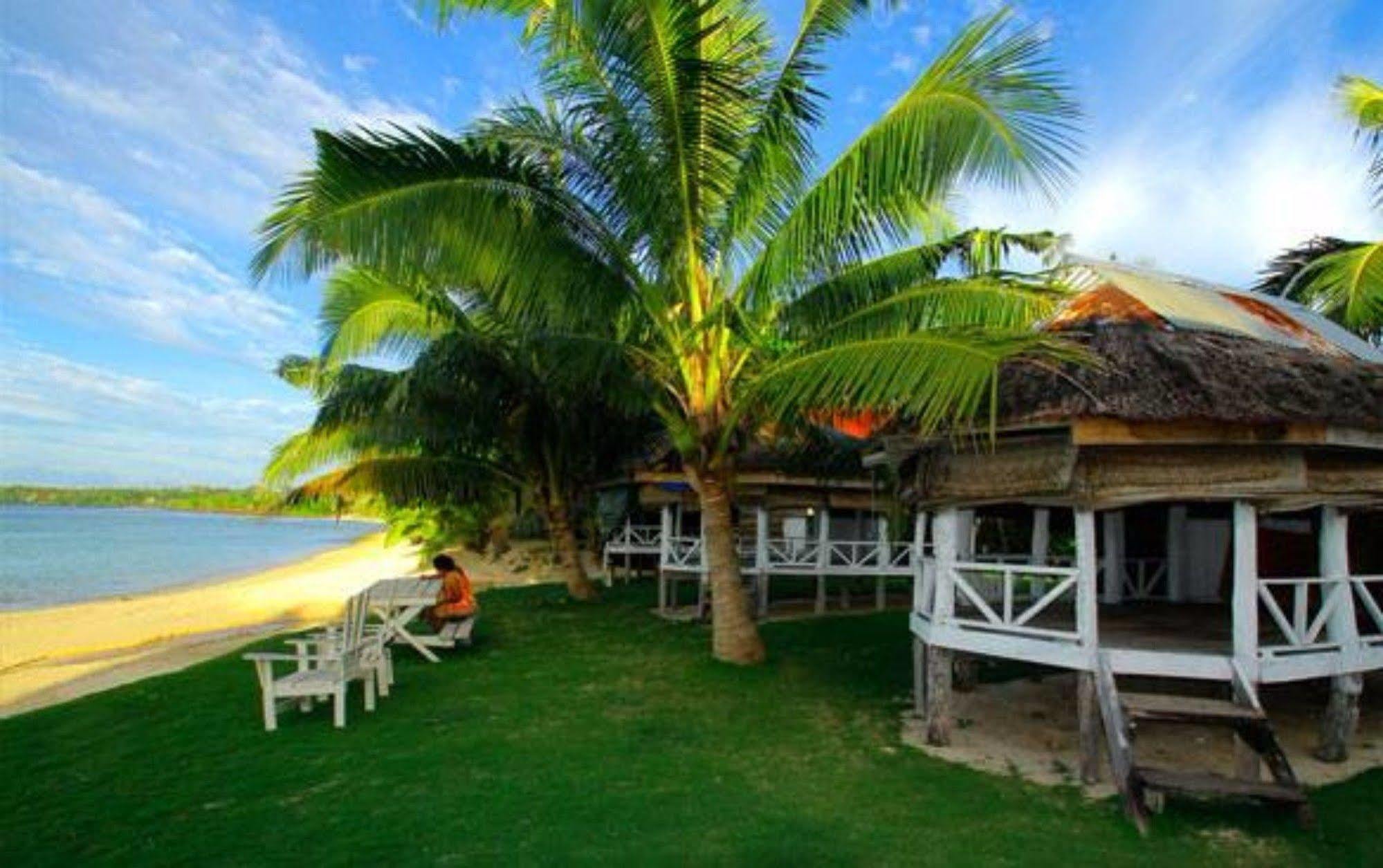 Tailua Beach Fales Manase Екстер'єр фото