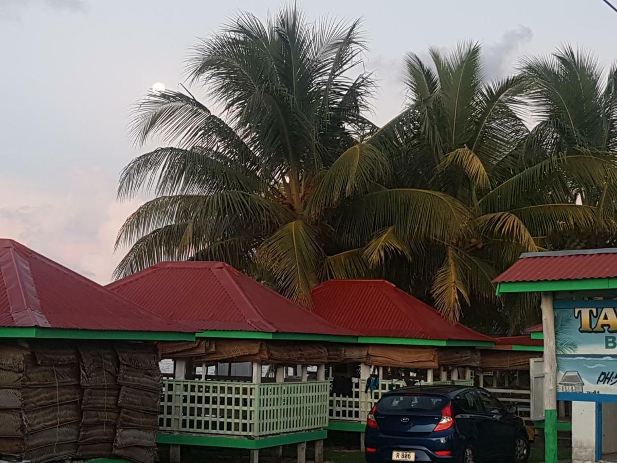 Tailua Beach Fales Manase Екстер'єр фото